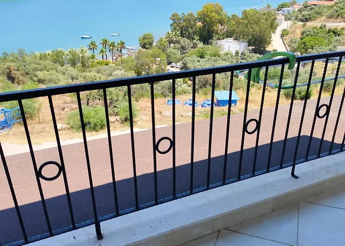 Bodrum Bosphorus Beachfront For 9 People Case de vacanță *