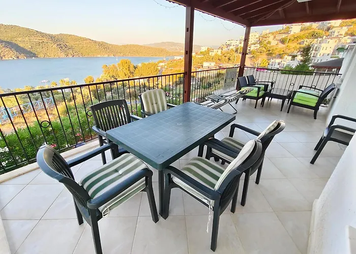 Bodrum Bosphorus Beachfront For 9 People Case de vacanță Milas