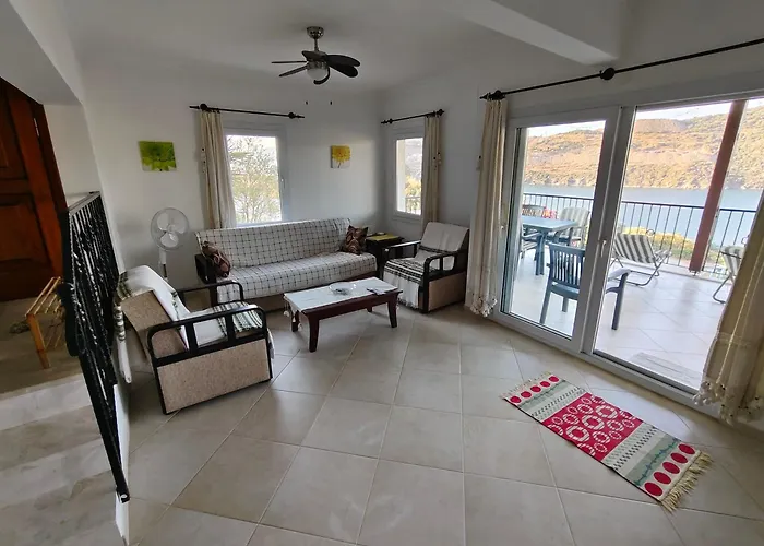 Case de vacanță Bodrum Bosphorus Beachfront For 9 People