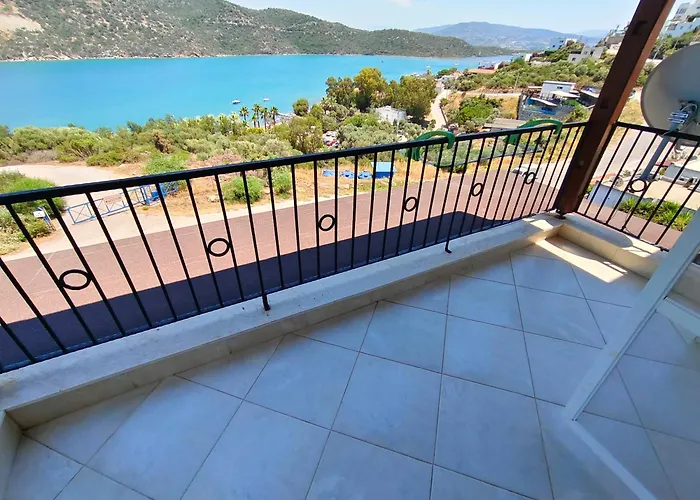 Case de vacanță Bodrum Bosphorus Beachfront For 9 People *