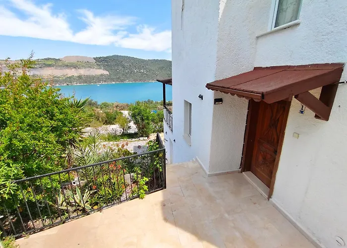 Bodrum Bosphorus Beachfront For 9 People Case de vacanță *