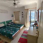 Bodrum Bosphorus Beachfront For 9 People Tatil Evi