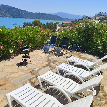 Bodrum Bosphorus Beachfront For 9 People 度假居 *