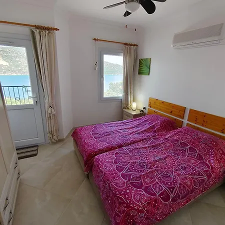 Bodrum Bosphorus Beachfront For 9 People 博阿齐奇
