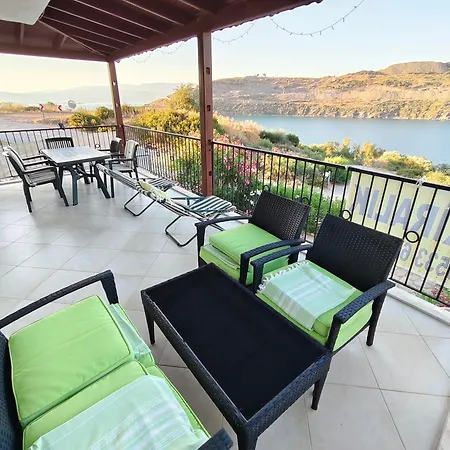 Bodrum Bosphorus Beachfront For 9 People * 博阿齐奇