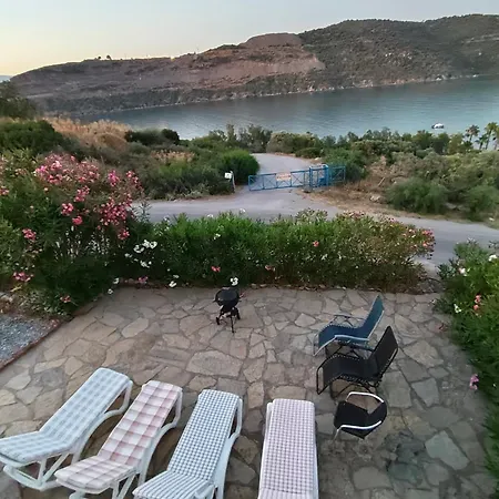 Bodrum Bosphorus Beachfront For 9 People 博阿齐奇