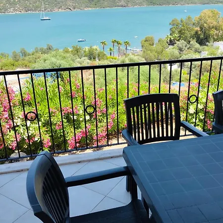 度假居 Bodrum Bosphorus Beachfront For 9 People 博阿齐奇